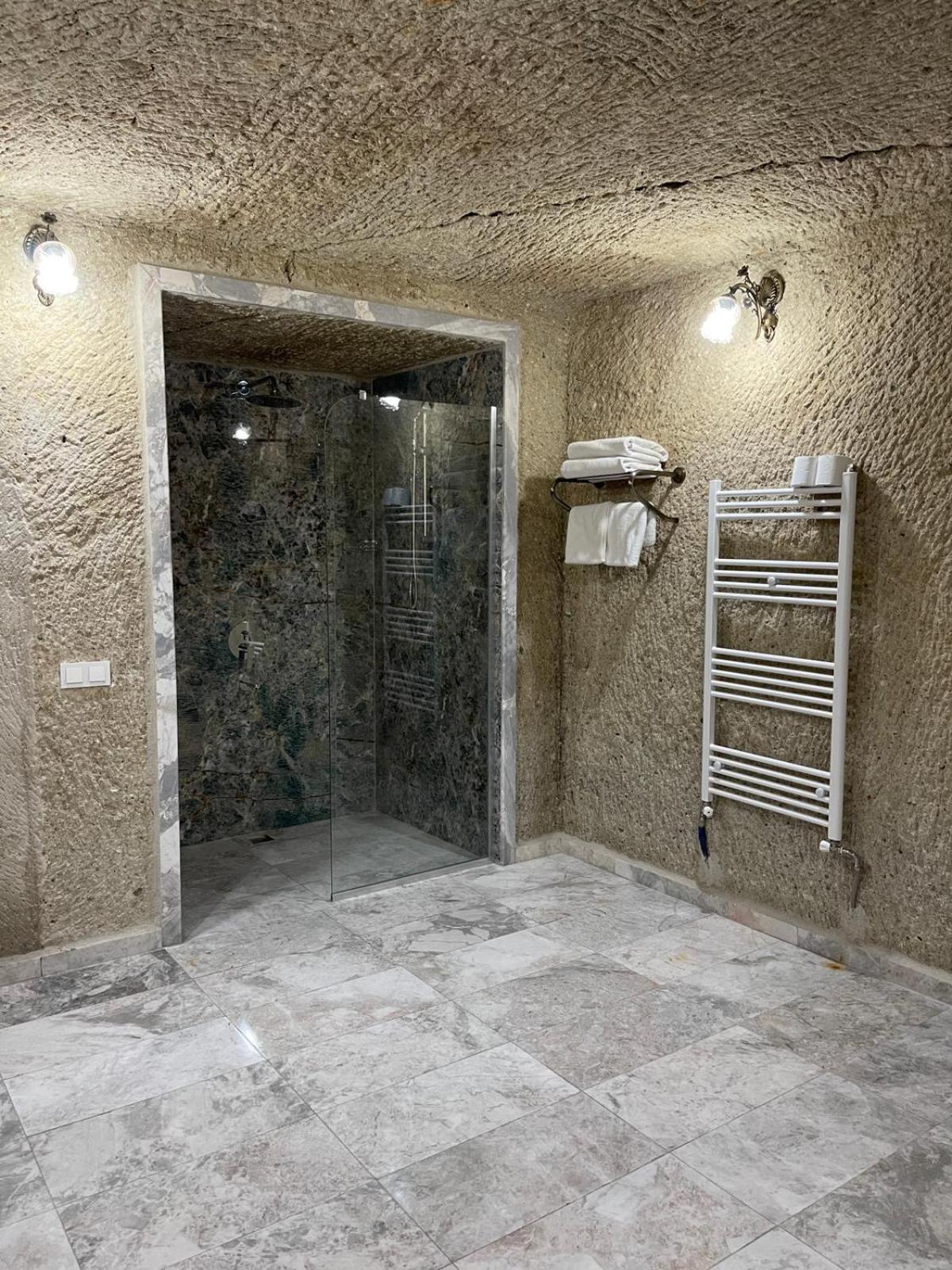 Cappadocia Empire Cave Hotel Goreme Exterior photo