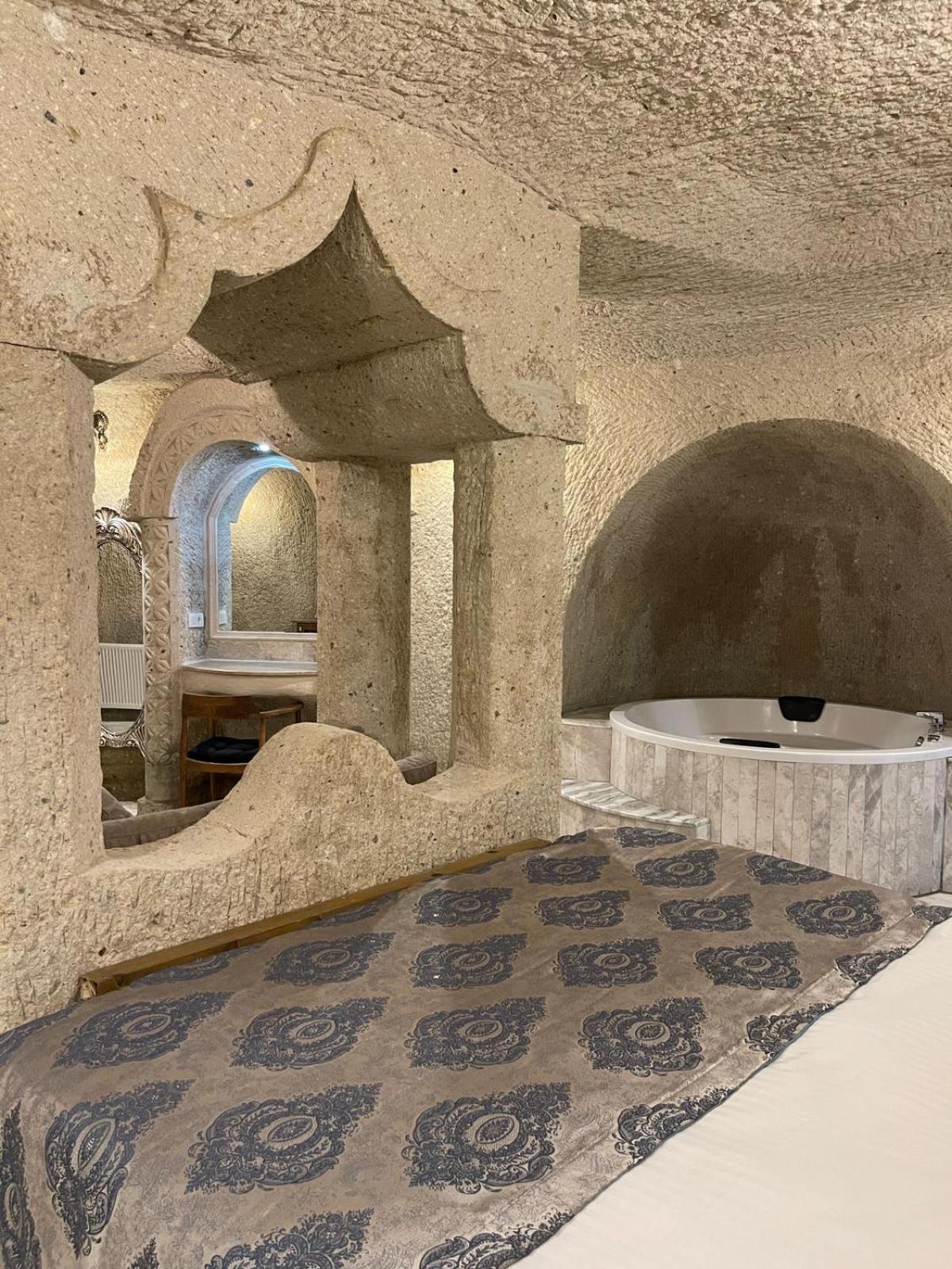 Cappadocia Empire Cave Hotel Goreme Exterior photo